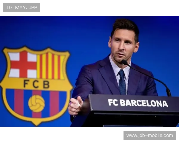 厄瓜多尔巴萨推出纪念T恤致敬主帅全套西装场边指挥风采 厄瓜多尔巴萨推出纪念T恤致敬主帅全套西装场边指挥风采